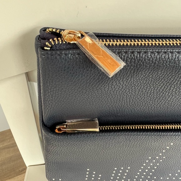 Swarovski NY City Skyline 16” Lap Top Case Brand New - Picture 3 of 8